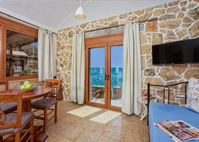 Plaka Beach Cottages