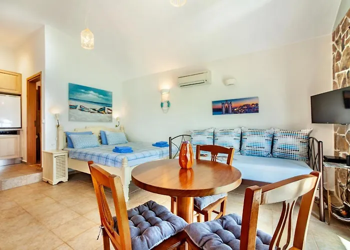 Plaka Beach Cottages