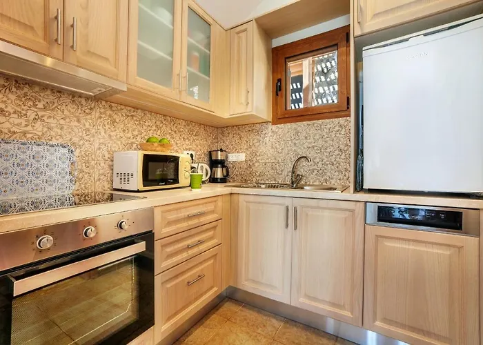 Plaka Beach Cottages