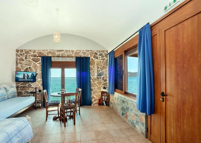 Plaka Beach Cottages