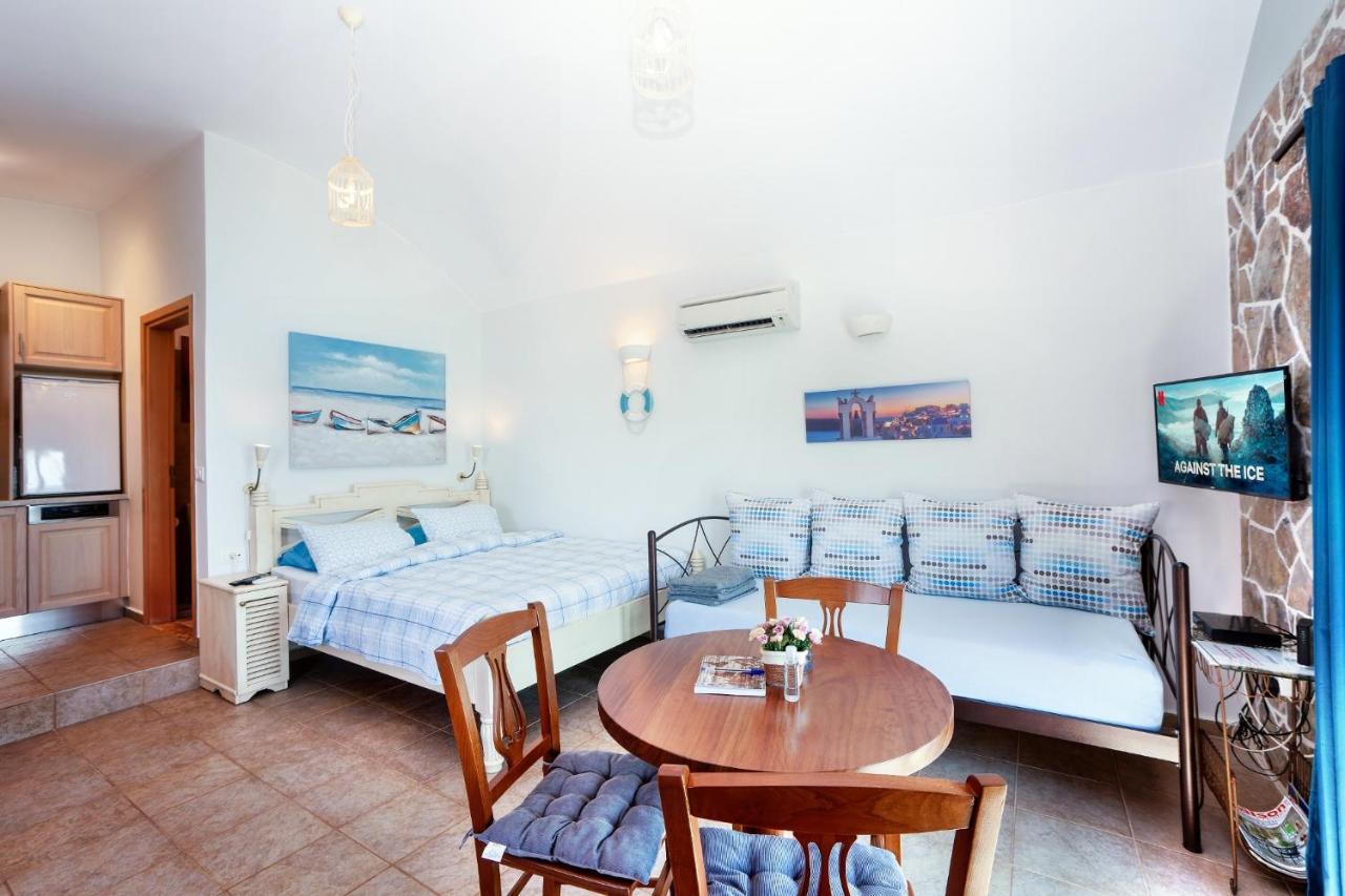 Plaka Beach Cottages *