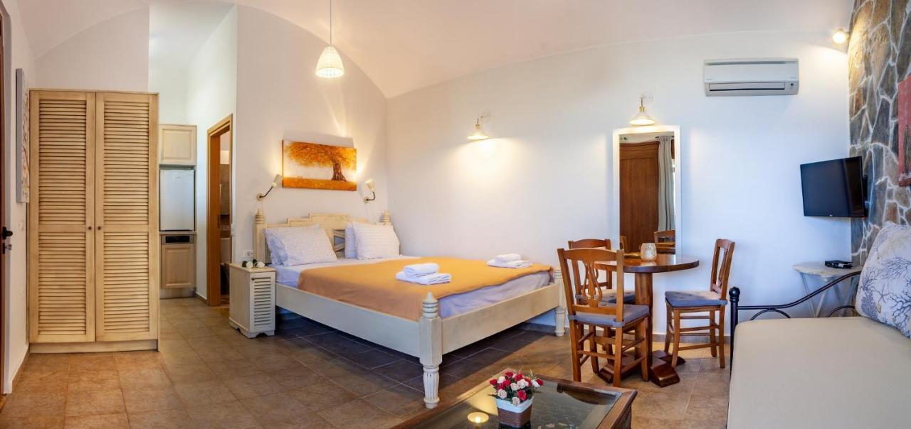 Plaka Beach Cottages
