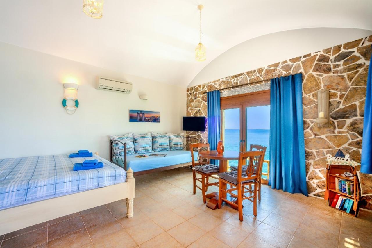 Plaka Beach Cottages