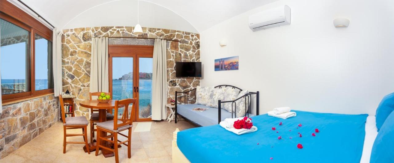Plaka Beach Cottages *